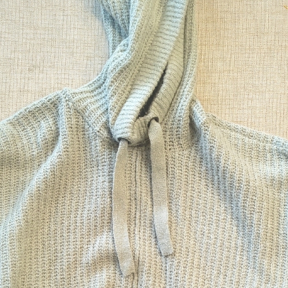 Cozy Knit Women's Sweater in Light Greenish Gray - Picture 4 of 5